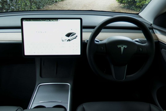 Tesla Model Y Hatchback Rear Wheel Drive